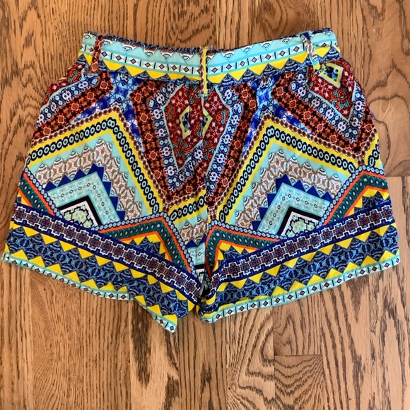 Patterned shorts with bow - Picture 4 of 4